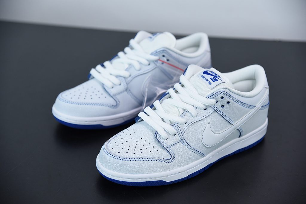 dunk white game royal