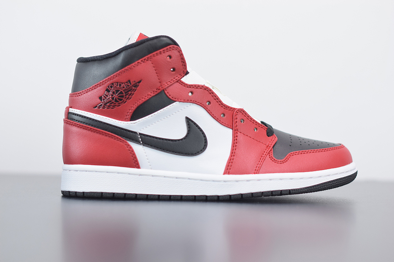 The new-look Air Laurent Jordan 1 is presented in a versatile white Mid  'Chicago Black Toe' Black/Gym Red-White 554724-069
