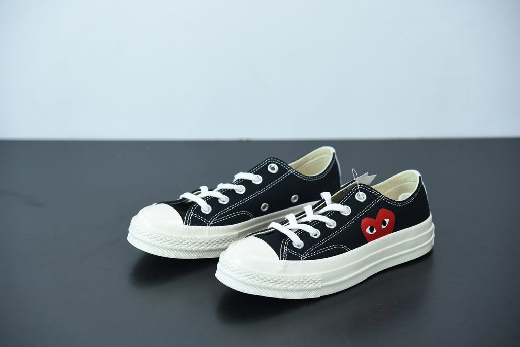 white converse x cdg