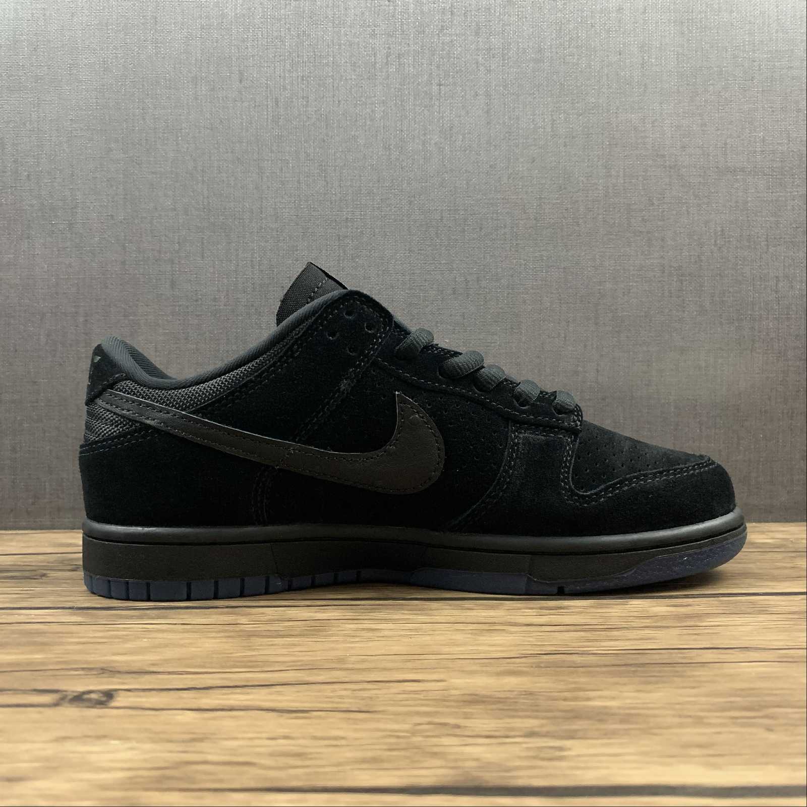 nike dunk low undefeated dunk
