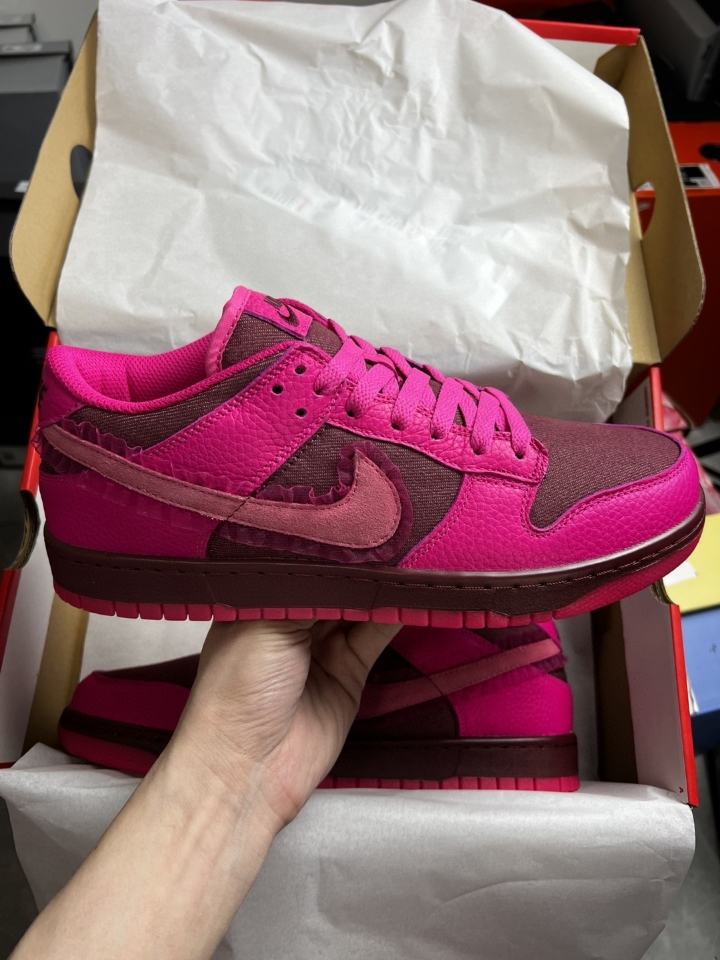 nike dunk low valentines day