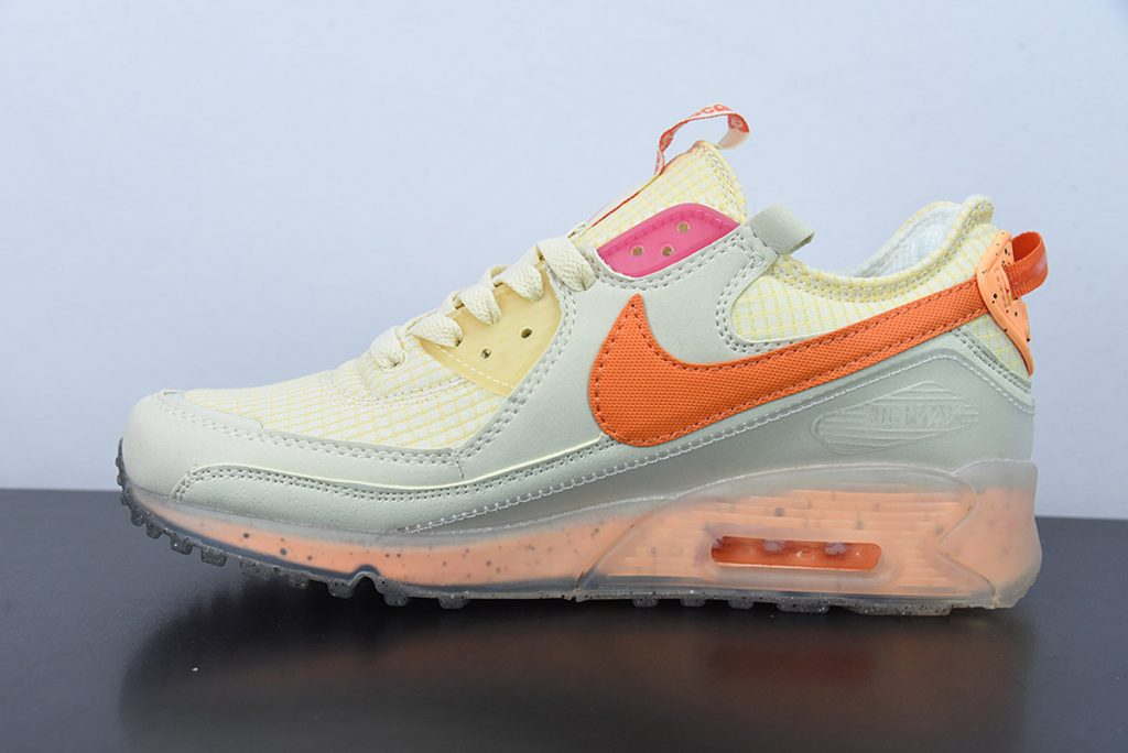 nike air max terrascape plus pearl white & hot curry